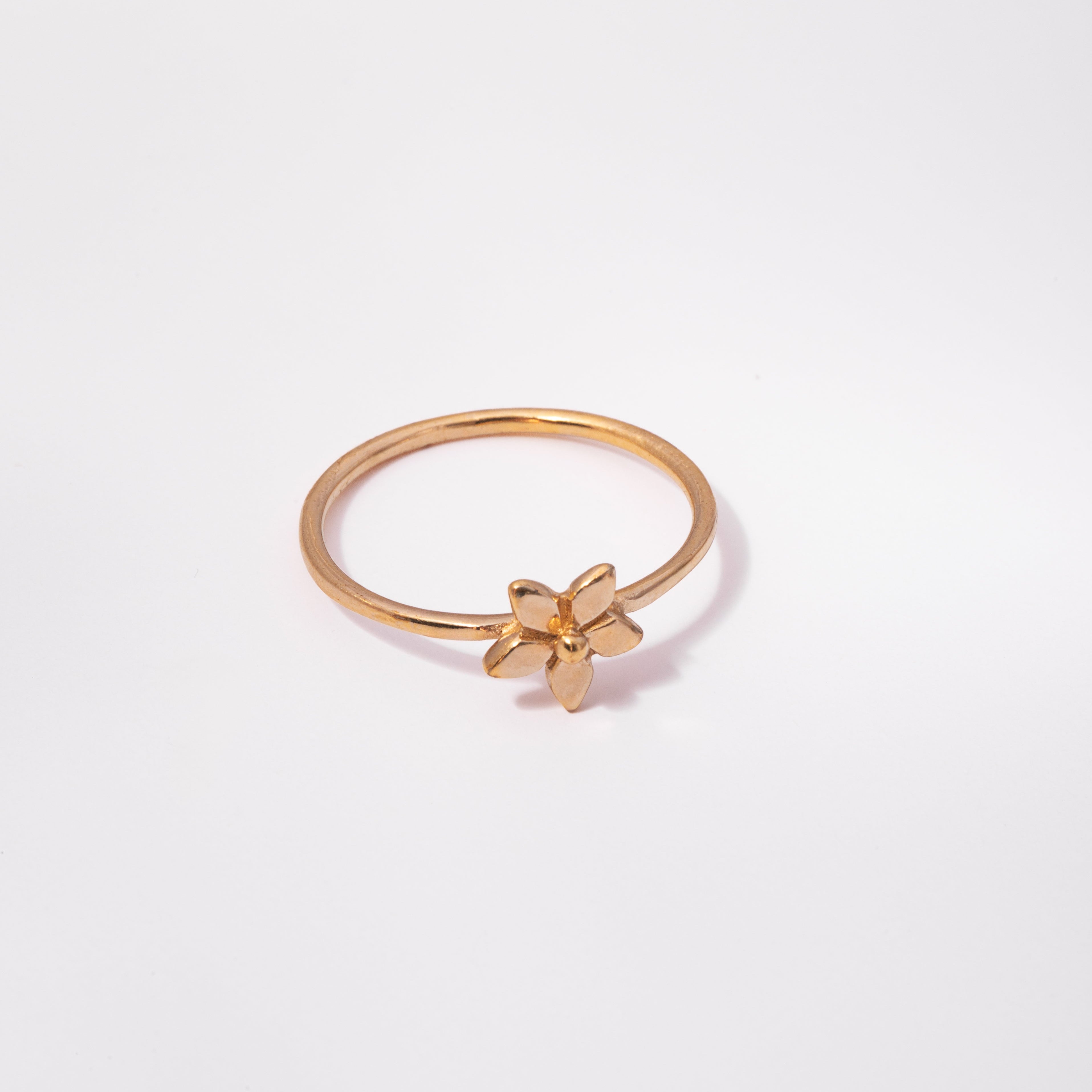 Waterproof Stackable Flora Ring 14K Gold Stainless Steel Dainty Flower Design – Wavypopoyo