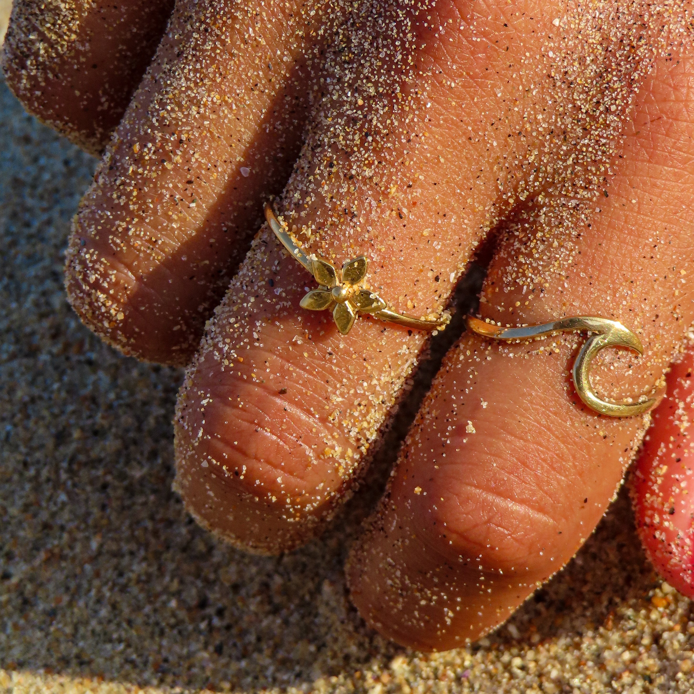 Waterproof Stackable Flora Ring 14K Gold Stainless Steel Dainty Flower Design – Wavypopoyo