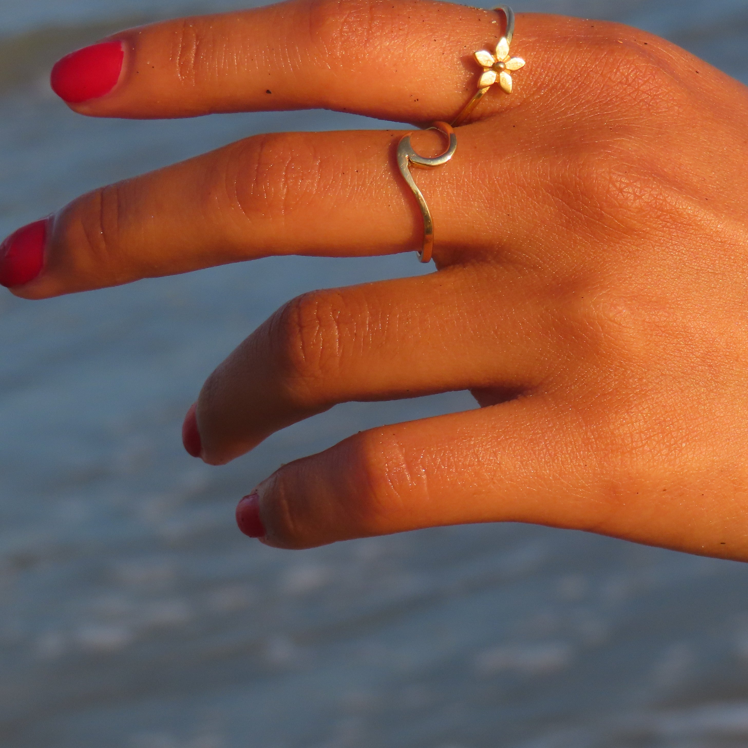Waterproof Stackable Flora Ring 14K Gold Stainless Steel Dainty Flower Design – Wavypopoyo