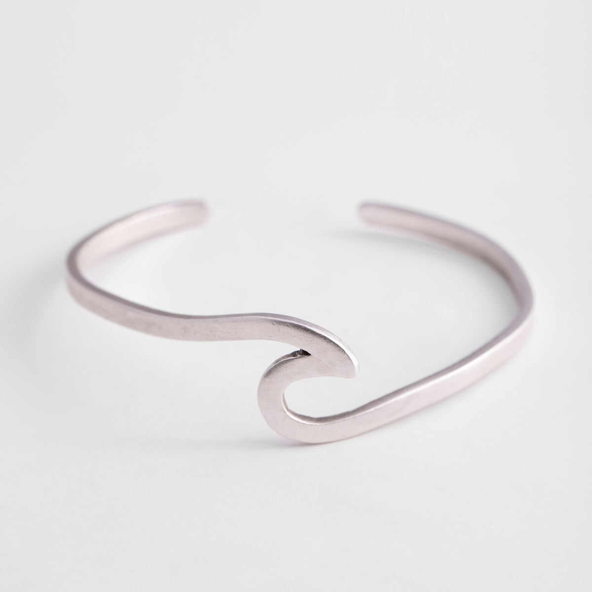 The Wave Cuff Bracelet – 925 Sterling Silver, Surfer's Dream