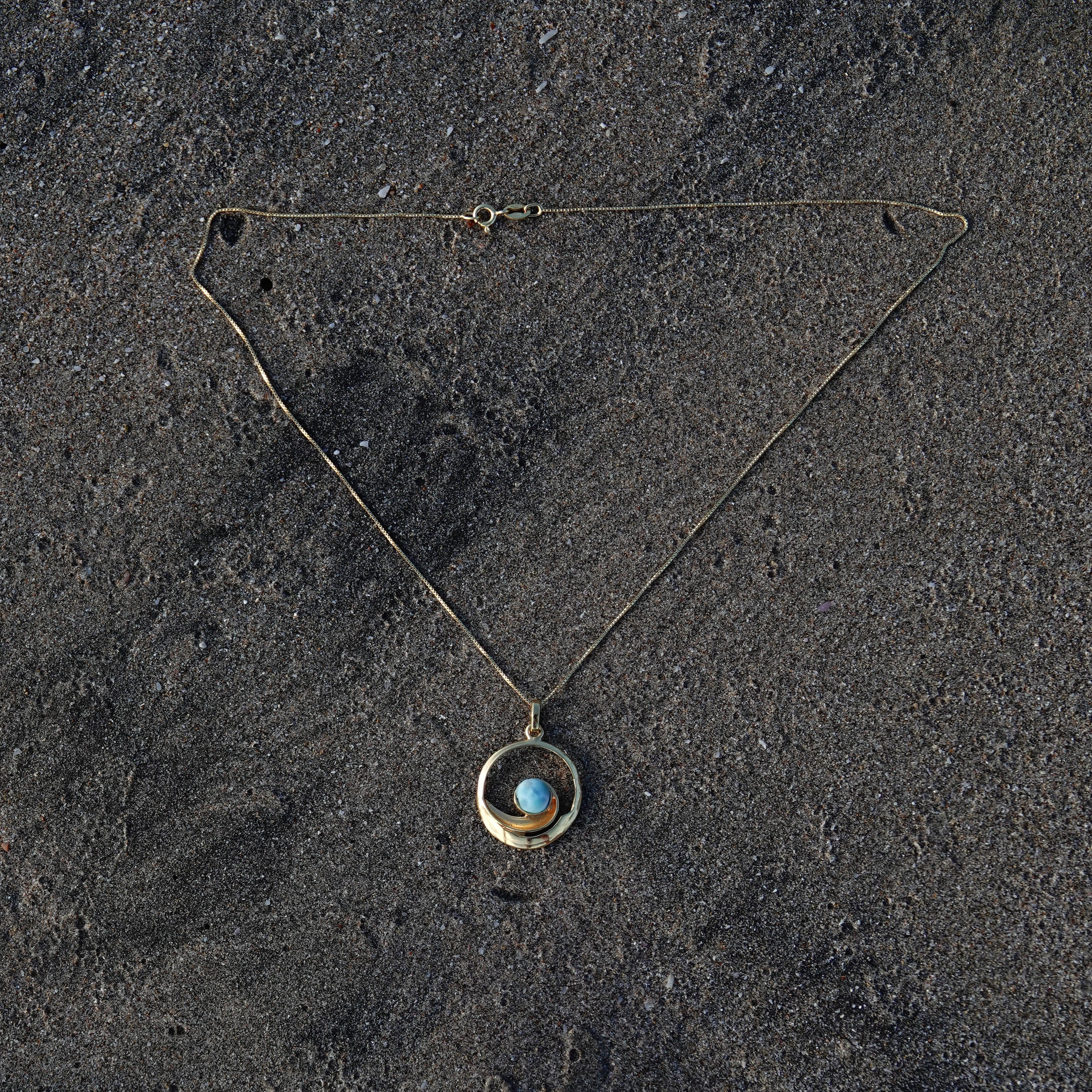 waterproof gold  round larimar necklace