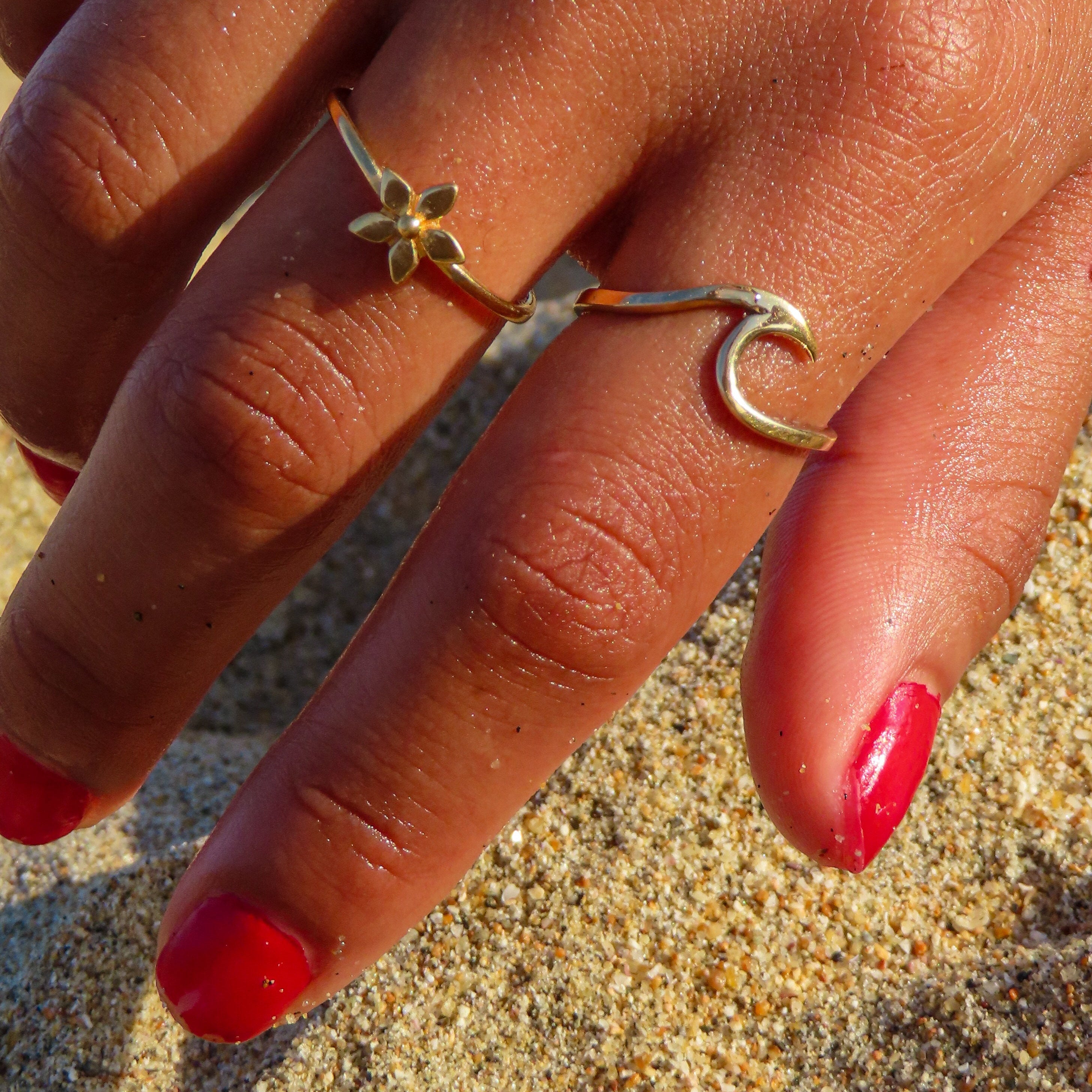 Dainty Gold Flower Ring Stainless Steel 14K Gold Plated Waterproof Feminine Jewelry – Wavypopoyo